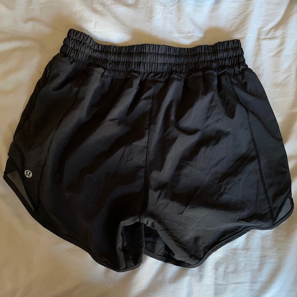Lululemon High Rise Hotty Hot Shorts - Picture 2 of 4